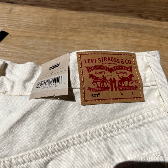 Levi 501 Butterfly Denim Shorts - Picture 4 of 7